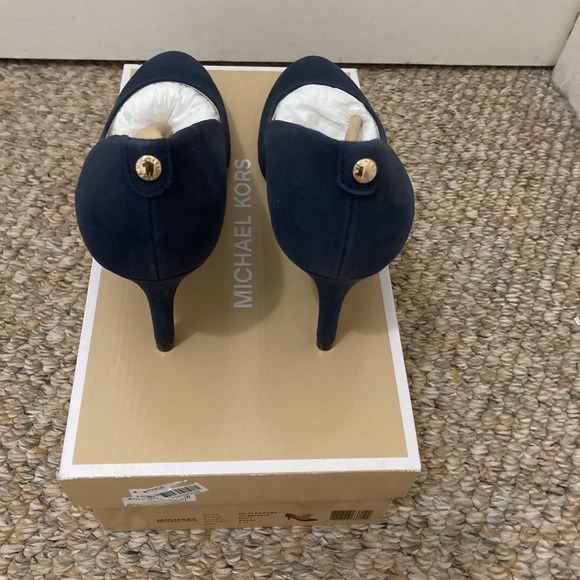 Brand New Michael Kors shoes, size 9, Navy Blue - Picture 3 of 4